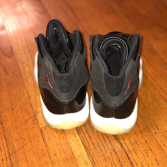 Jordan 11 72-10 “ Holiday Release “ 🖤 - Picture 3 of 4